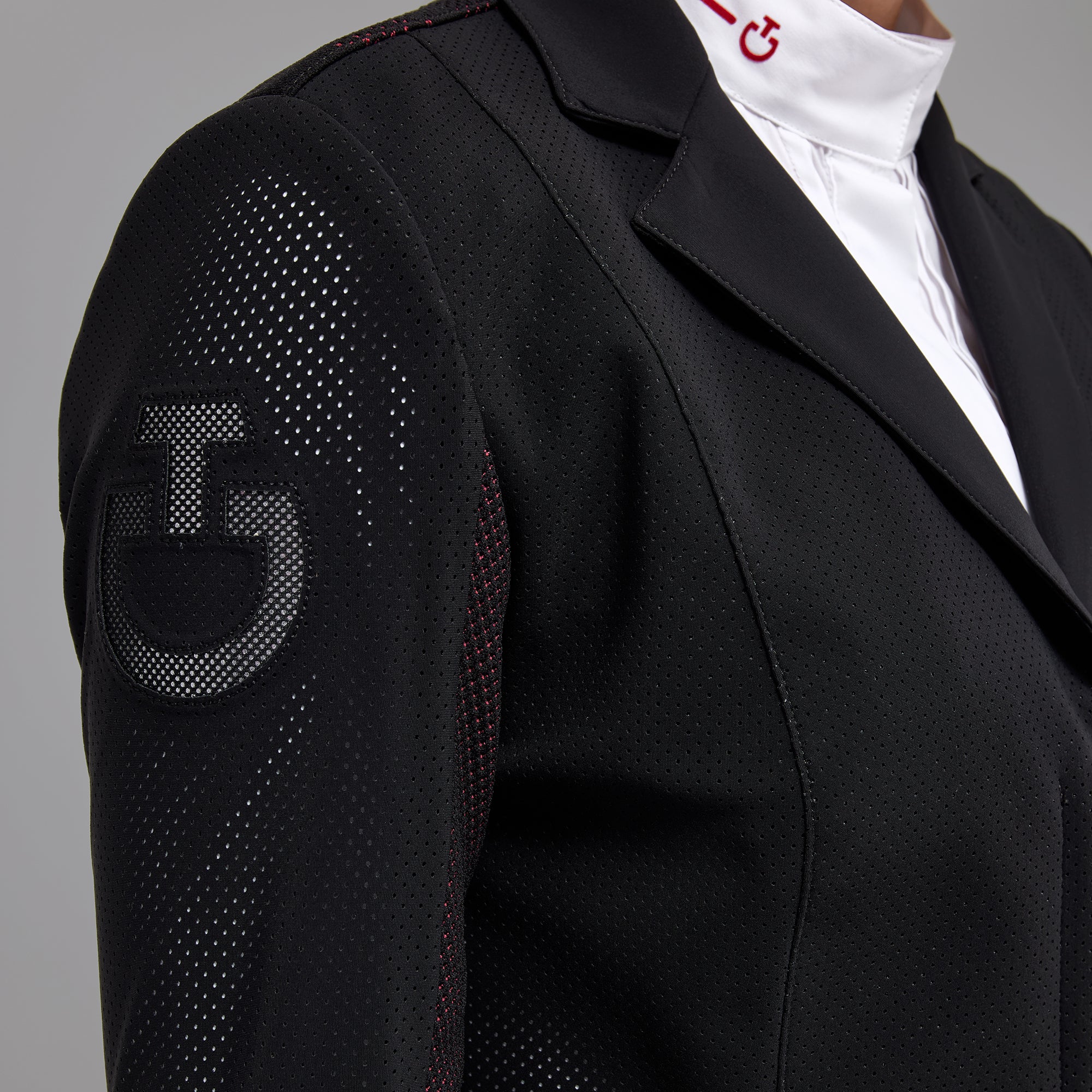 "Tech-Elite" - The lightweight, perforated women's jacket by Cavalleria Toscana