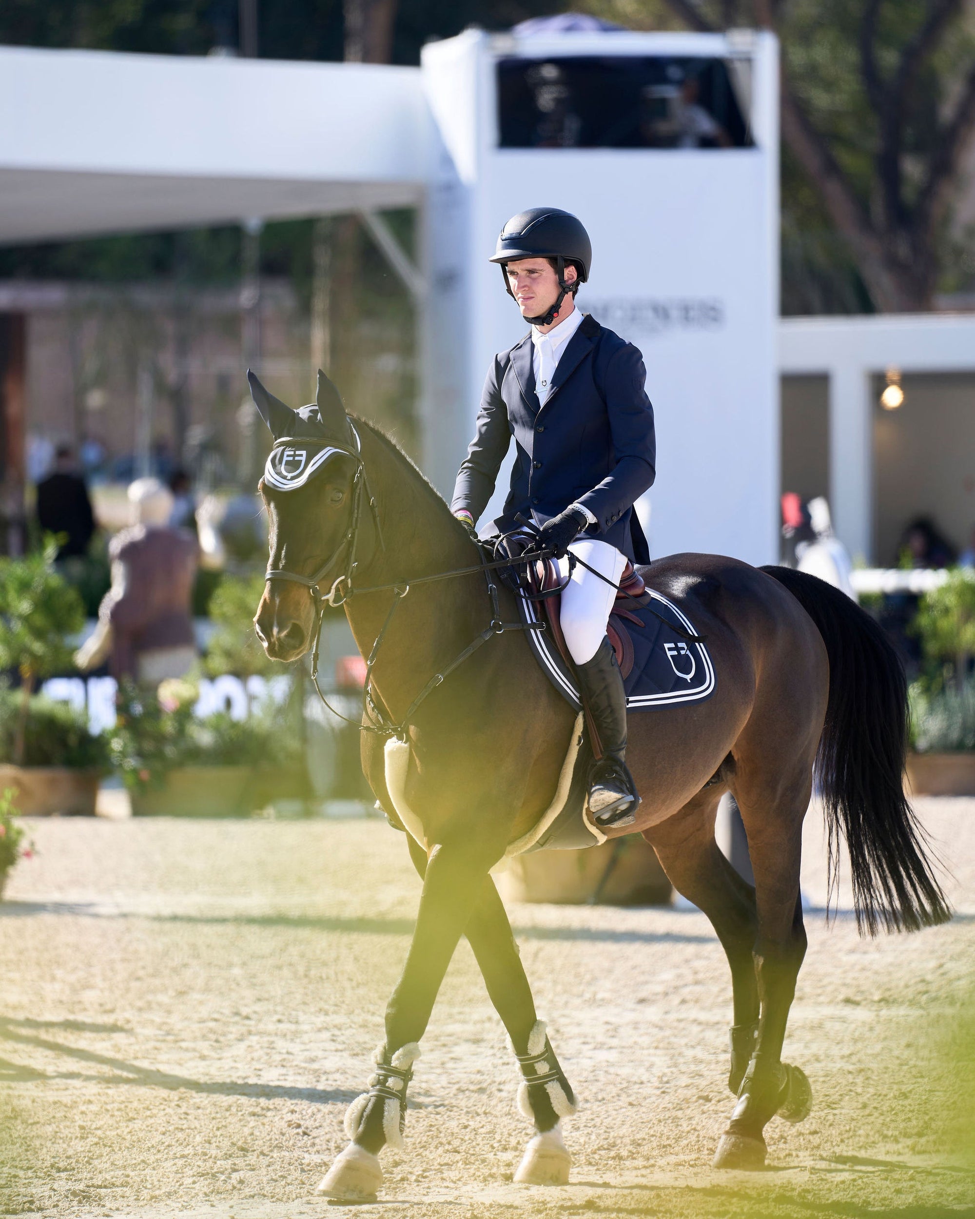 Springreiter mit EQUESTRO-Schabracke auf dem Turnier in Rom