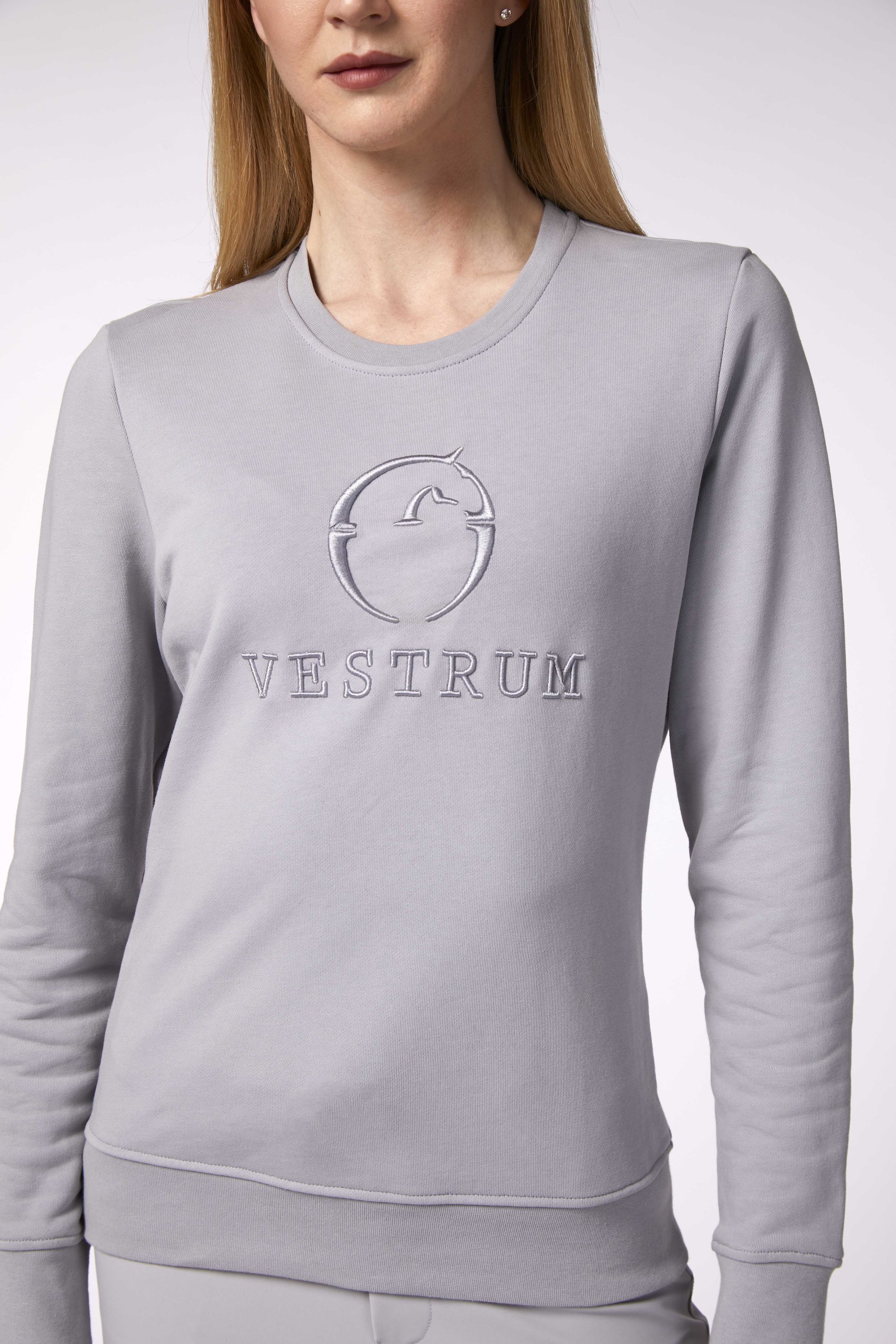 Das Vestrum Mayotte Damen-Sweatshirt mit Rundhalsausschnitt ist die perfekte Ergänzung für jede Garderobe. Es kombiniert stilvolle Details mit unvergleichlichem Komfort und nachhaltiger Qualität. Bestelle jetzt dein eigenes Mayotte Sweatshirt und erlebe den Unterschied!