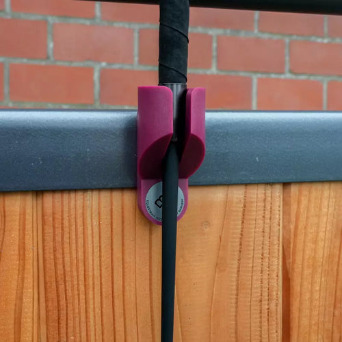 Entdecke den revolutionären Barnery Magnetischen Gertenhalter, der dir das lästige Problem verlorener Reitgerten erspart. Dieser preisgekrönte Halter bietet nicht nur innovative Funktionen, sondern auch außerordentliche Robustheit und Flexibilität. Durch sein magnetisches Befestigungssystem lässt sich der Gertenhalter mühelos an deinem Anhänger anbringen und hält deine Gerte sicher und griffbereit. 