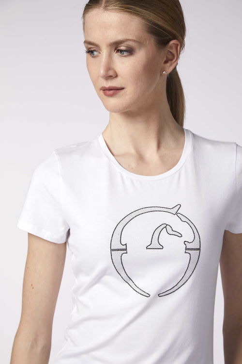 Das Vestrum Cecina T-Shirt für Damen besteht aus elastischer und atmungsaktiver Baumwolle, perfekt für das tägliche Training. Mit einem großen Vestrum-Logo auf der Vorderseite und kleinen kontrastierenden Mininieten ist dieses T-Shirt ein stylisches Must-Have. Perfekt für sportliche Aktivitäten und den Alltag.