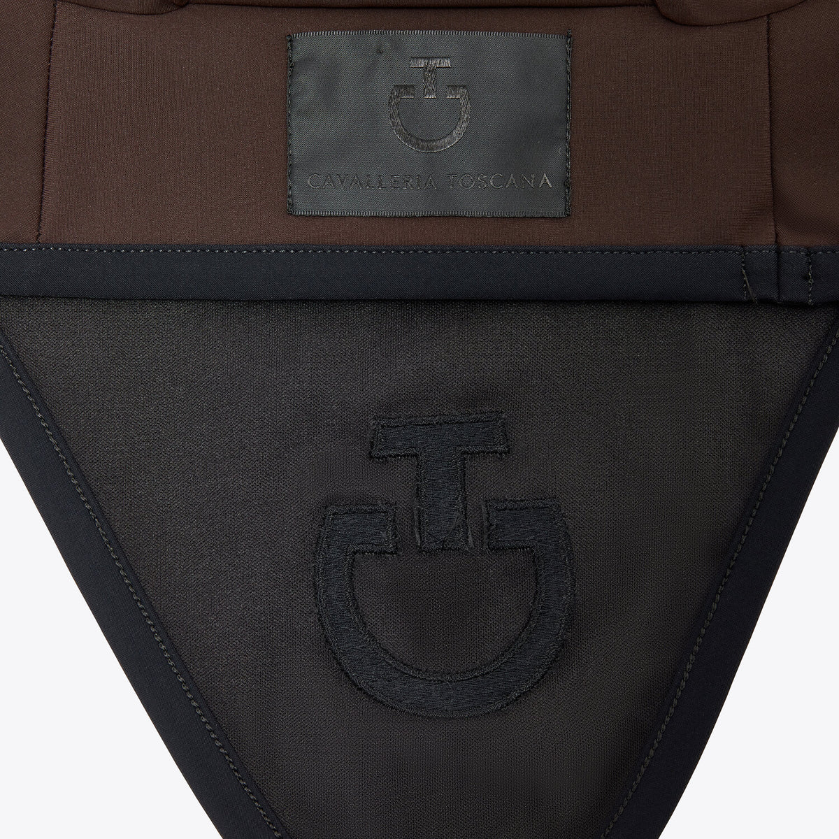 Cavalleria Toscana Ohrenhaube lang Dunkelbraun Detailansicht