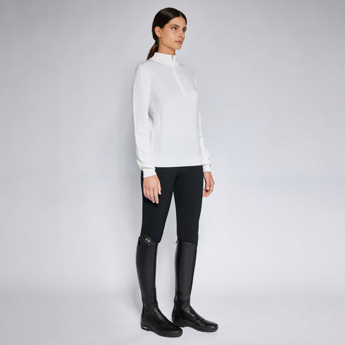 Tauche ein in den revolutionären Stil des Women's Revolution Sweaters von Cavalleria Toscana! Dieser Sweater vereint innovatives Design und unübertroffenen Komfort auf perfekte Weise. Mit seinem praktischen Reißverschluss passt er sich mühelos an und bietet der modernen Frau ein vielseitiges Kleidungsstück für jeden Anlass. Die raffinierte Gestaltung und die makellose Verarbeitung machen ihn zu einem Must-have für formelle Veranstaltungen ebenso wie für entspannte Events.
