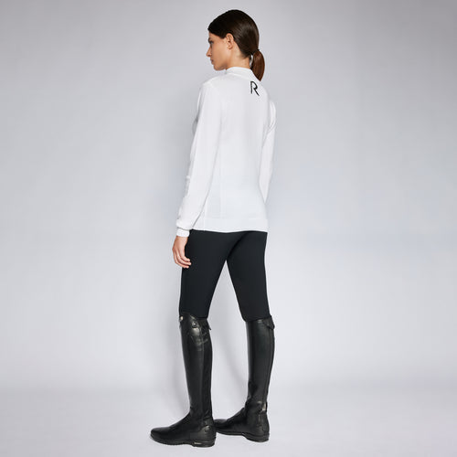 Entdecke den Women's Revolution Sweater von Cavalleria Toscana in strahlendem Weiß! Dieser Sweater vereint innovativen Stil mit unübertroffenem Komfort. Mit praktischem Reißverschluss für mühelosen und vielseitigen Sitz, passt er perfekt zum dynamischen Lebensstil der modernen Frau. Sein edles Design und makellose Verarbeitung machen ihn für verschiedenste Anlässe geeignet, von formellen Veranstaltungen bis hin zu entspannten Events.