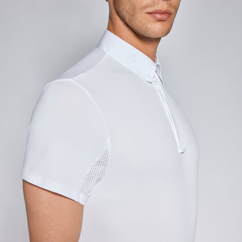 Erlebe ultimativen Komfort und Stil mit unserem HERREN COMPETITION POLO SHIRT von Cavalleria Toscana. Dieses Polo verkörpert die perfekte Symbiose aus Eleganz und Funktionalität - ideal für Reiter, die an Wettbewerben teilnehmen.