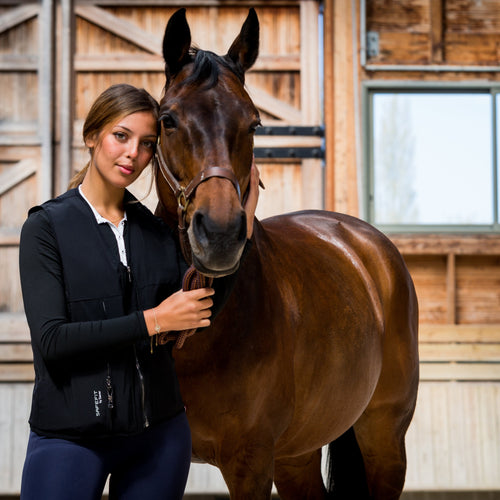 Schützen Sie sich beim Reiten mit SAFEFIT Airbag Weste! Ultraschneller Schutz für lebenswichtige Bereiche. Zertifiziert & bequem. Jetzt entdecken! 🐎