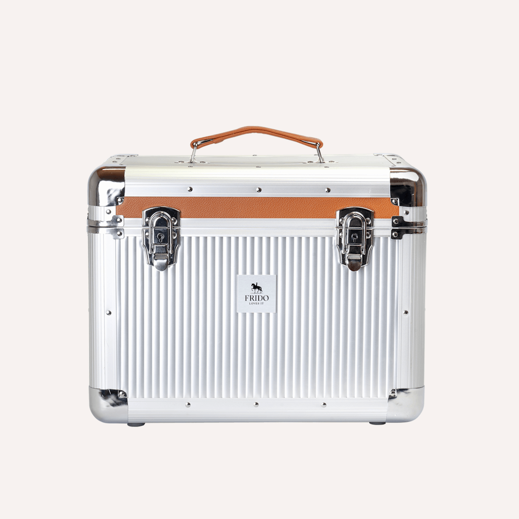 FRIDO LOVES IT Grooming Case aus Aluminium geschlossen, freigestellt