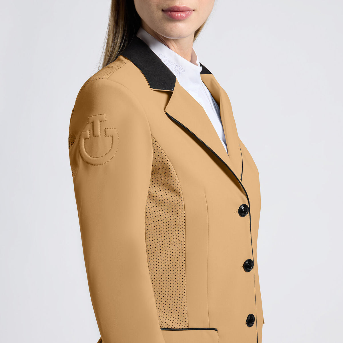 Cavalleria Toscana Damen Turnierjacket Perforated mit Knöpfen – Tan, Detail