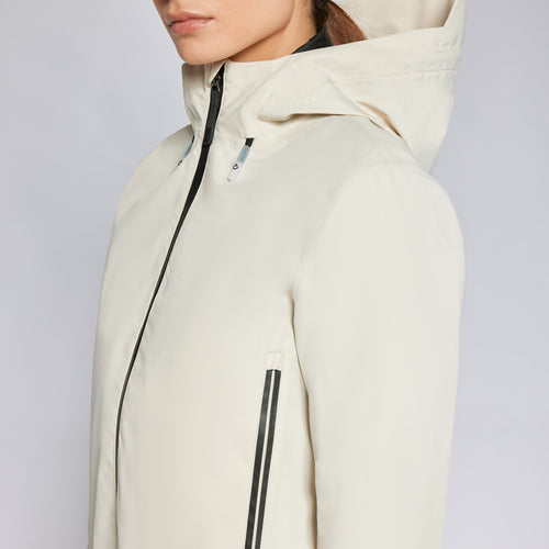 Die WOMEN'S REVOLUTION 3 WAY JACKET von Cavalleria Toscana ist die ultimative Wahl für Reiterinnen, die Vielseitigkeit und Funktionalität suchen. Diese Jacke aus hochwertigen Materialien ist wasserdicht und atmungsaktiv, damit du auch bei widrigsten Wetterbedingungen trocken und komfortabel bleibst.