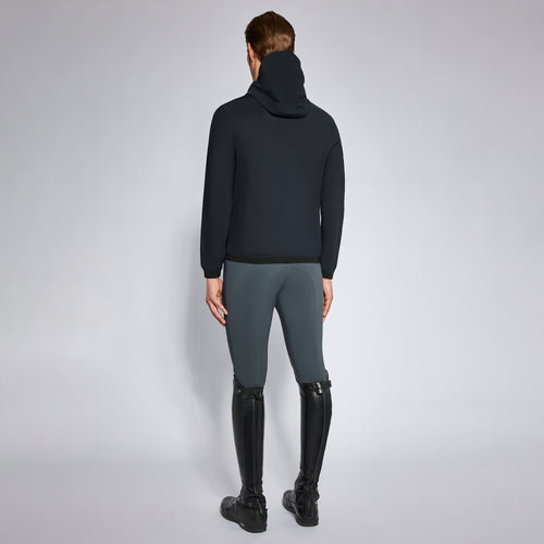 Entdecken Sie die Cavalleria Toscana MEN'S SOFTSHELL: Funktion trifft Stil für den aktiven Mann. Schutz & Komfort in Navy. Jetzt shoppen!