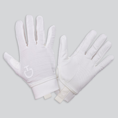 Entdecke die luxuriöse Qualität der Cavalleria Toscana Reithandschuhe in strahlendem Weiß! Hergestellt aus weichem, geschmeidigem Leder umschmiegen sie deine Hände mit höchstem Komfort. Diese Handschuhe sind für Reiter konzipiert, die nur das Beste verlangen. Vertraue auf die Marke, die weltweit von leidenschaftlichen Fahrern geliebt und geschätzt wird. Erlebe noch heute den Unterschied der Cavalleria Toscana Reithandschuhe!