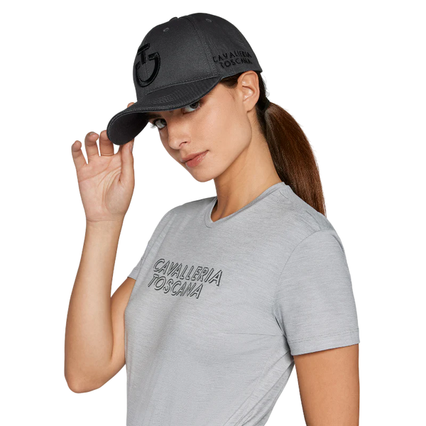 Entdecken Sie Stil & Komfort mit dem Cavalleria Toscana BASEBALL CAP in Anthrazit Grey – Atmungsaktiv & Sonnenschutz! Jetzt shoppen!