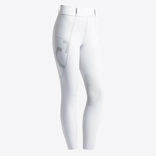 Naheaufnahme der Cavalleria Toscana Women's Jumping Knee Grip Leggings in weiß. Die Leggings zeigen das markante Cavalleria Toscana Logo an der Seitentasche und die stilvollen, funktionalen Kniegriffe. Der elastische Stoff sorgt für optimalen Komfort und Bewegungsfreiheit, während der reguläre Bund für eine perfekte Passform sorgt. Ideal für Reiterinnen, die sowohl Leistung als auch Stil suchen.
