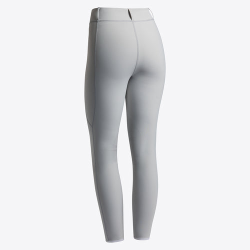 Detailansicht der seitlichen Tasche der Cavalleria Toscana Women's Jumping Knee Grip Leggings mit dem markanten Logo. Das Material ist atmungsaktiv und bi-elastisch.