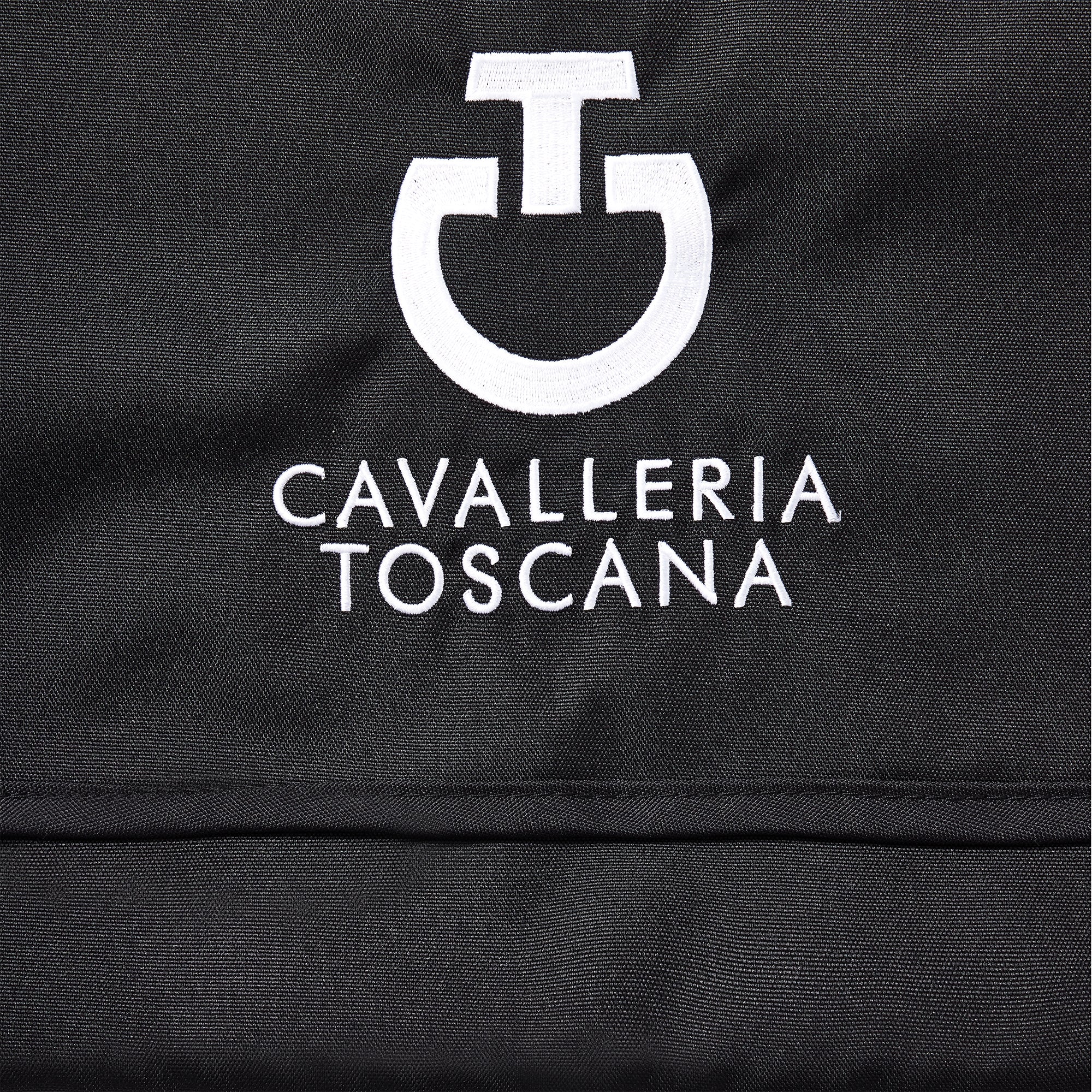 Discover Cavalleria Toscana box curtains - protection for your bandages! Water-repellent material & practical bandage compartment. Buy now!