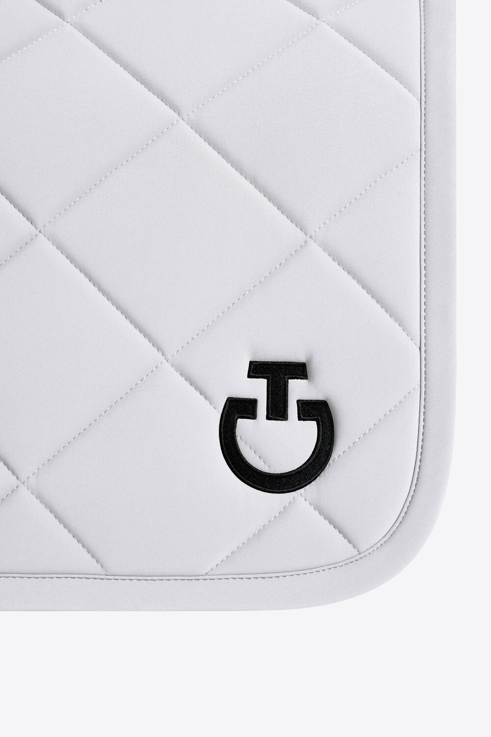 Cavalleria Toscana Springschabracke Diamantsteppung Weiß am Pferd