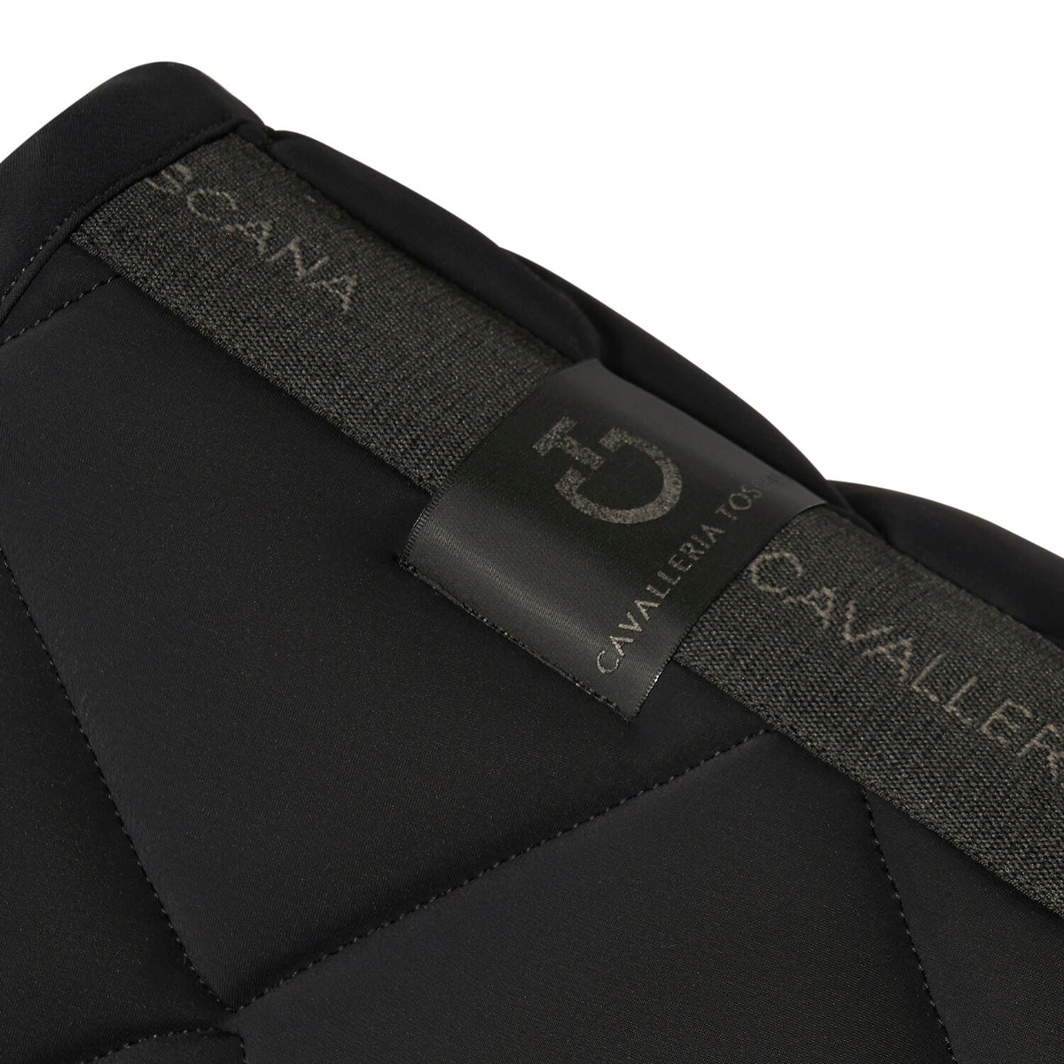 Cavalleria Toscana Springschabracke Diamantsteppung Schwarz am Pferd
