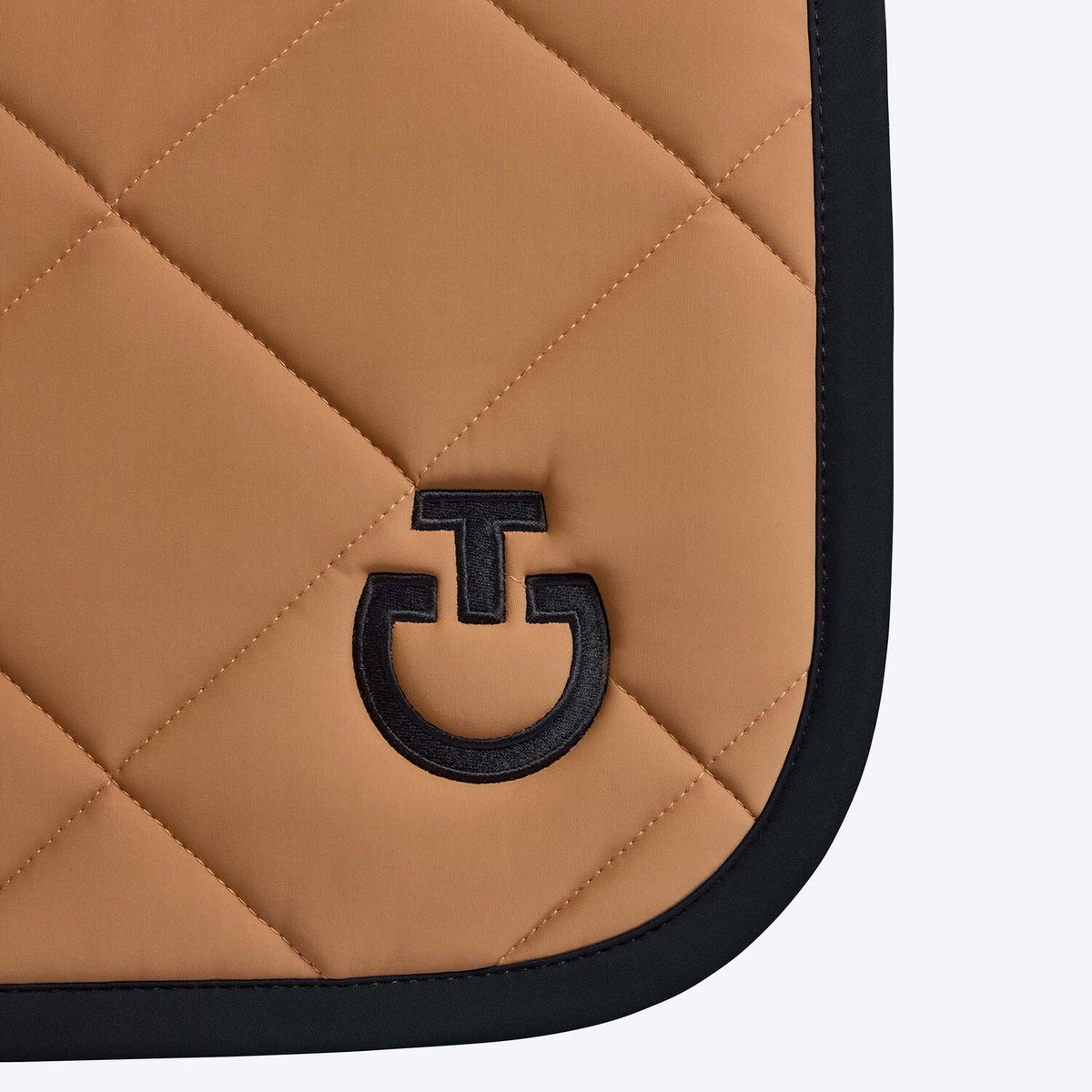 Cavalleria Toscana Dressurschabracke Camel Schwarz am Pferd