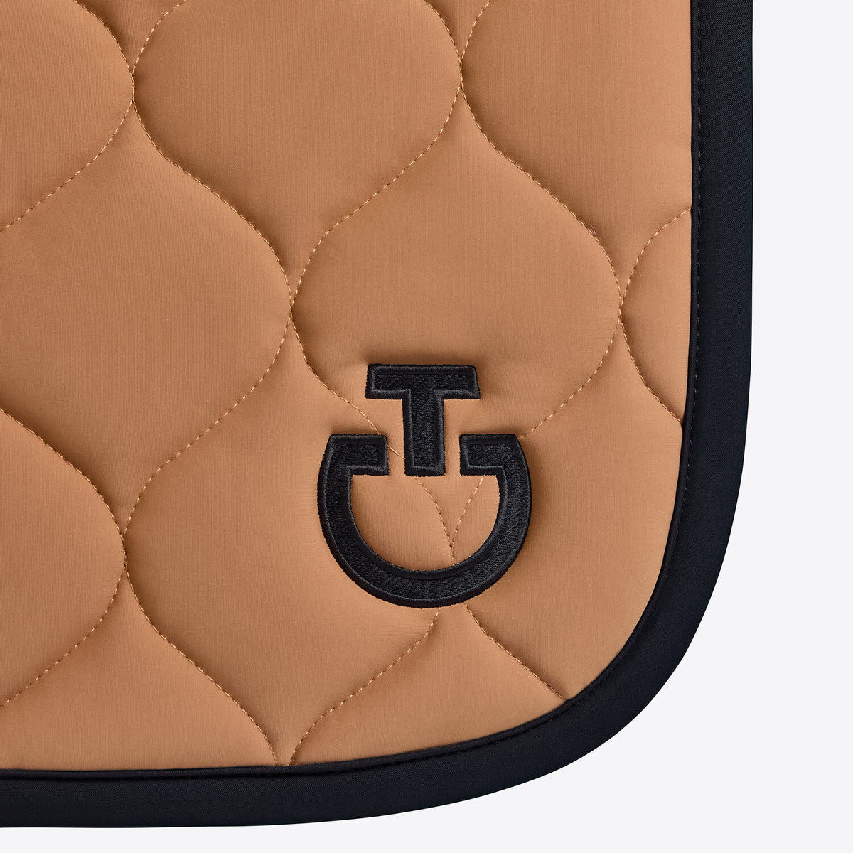 Cavalleria Toscana Dressurschabracke Camel Schwarz am Pferd