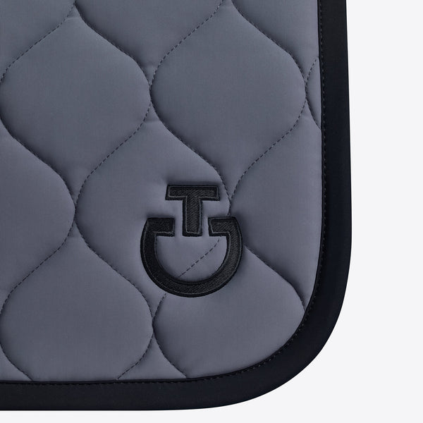 Cavalleria Toscana Dressurschabracke Anthrazit Schwarz am Pferd