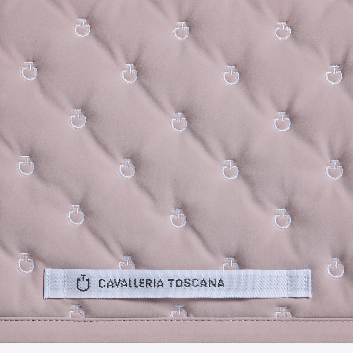 Cavalleria Toscana Springschabracke Logostickerei Violet Ice am Pferd