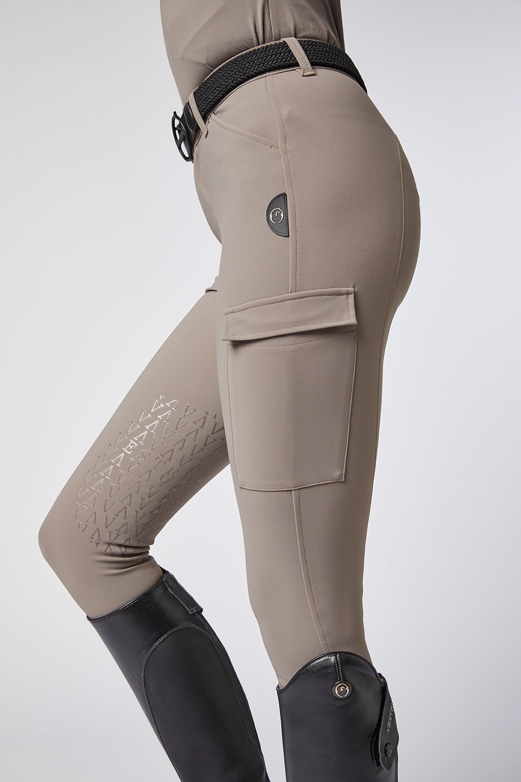 BARD BREECHES WITH V GRIP 
