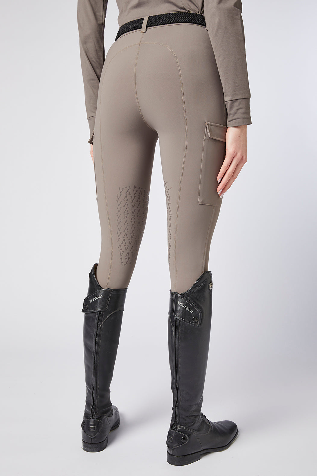 BARD BREECHES WITH V GRIP 