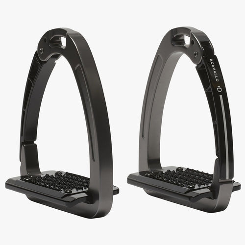 Cavalleria Toscana Steigbügel Dark Grey / Black
Diese Steigbügel bieten sicheren Halt durch eine stabile Edelstahl-Plattform. Mit dem „One-Click“-Verriegelungsmechanismus lassen sie sich einfach und schnell aktivieren oder lösen. Ideal für Springen, Dressur, Jagd und Ausdauer.