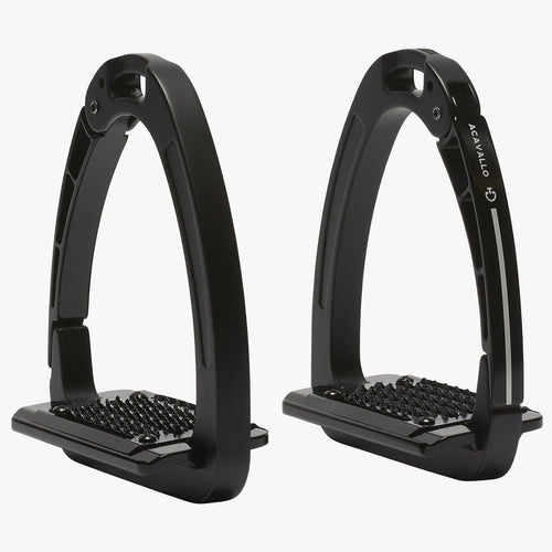 Entdecke die revolutionären Cavalleria Toscana Steigbügel in elegantem Schwarz! Diese Steigbügel sind nicht nur ein Augenschmaus, sondern bieten auch unvergleichliche Leistung und Innovation. Hergestellt aus robustem Aluminium mit einem Öffnungsarm aus speziellem Polyamid und einer Plattform aus Edelstahl, vereinen sie Leichtigkeit, Stabilität und Langlebigkeit.
