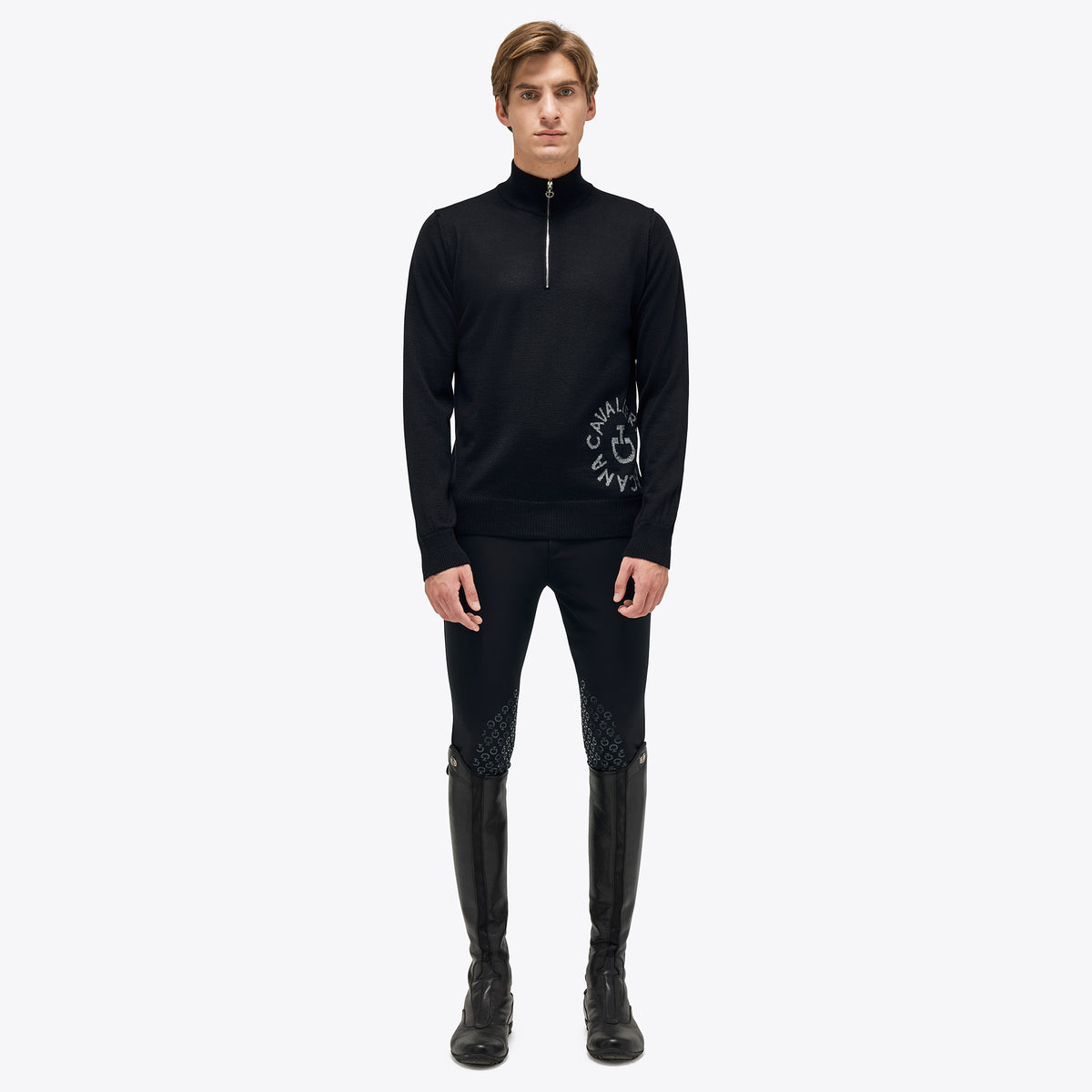 Dieser Herrenpullover wird aus weicher und warmer Wolle hergestellt.